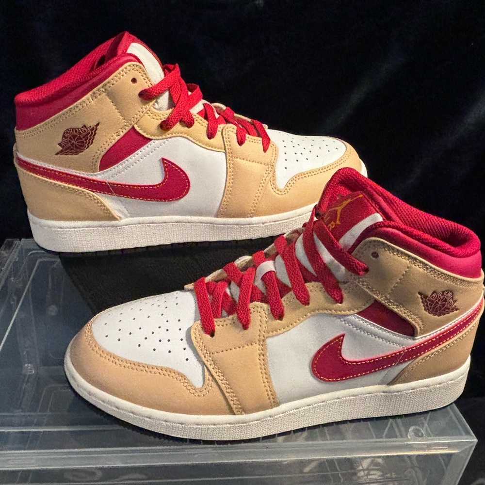 Air Jordan 1 Mid Light Curry Cardinal Red